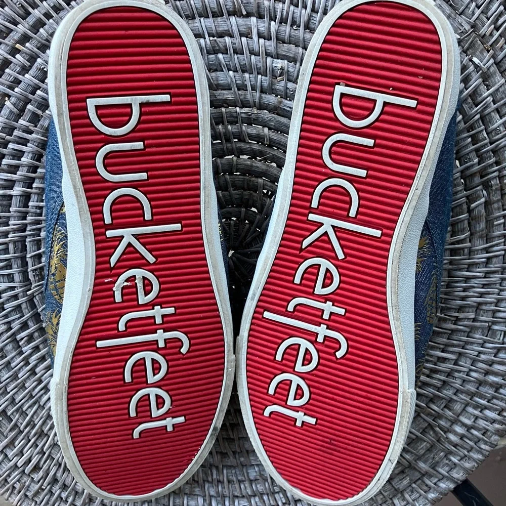 Bucket Feet Pineapple Sneakers 🍍 - Picture 2 of 5
